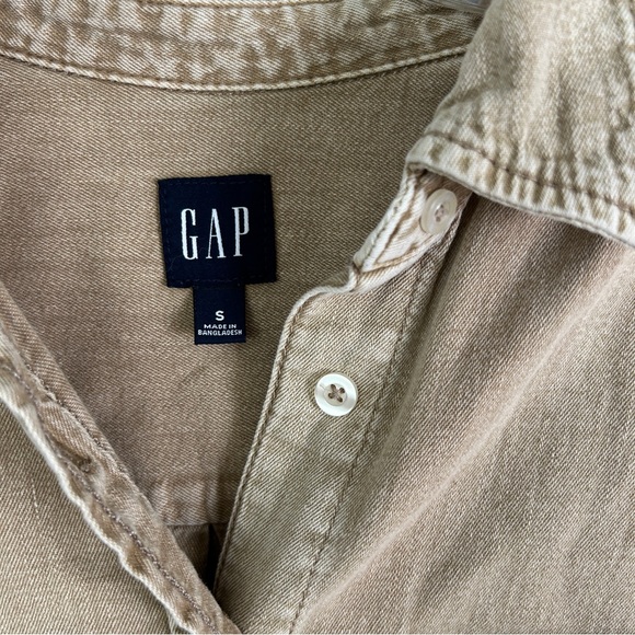 Gap button up - Picture 2 of 3